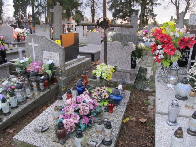  NN Sierpc - Grobonet - Wyszukiwarka osób pochowanych